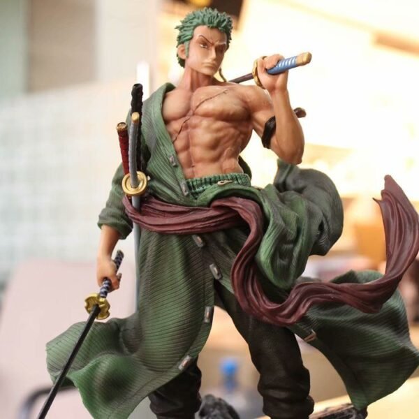 Roronoa Zoro and Dracule Mihawk Figure!
