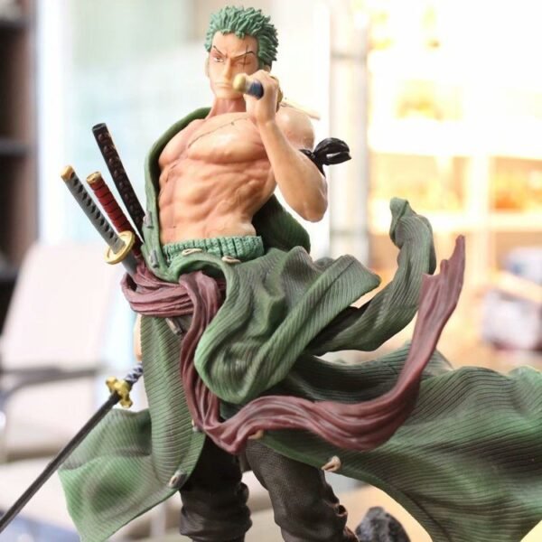 Roronoa Zoro and Dracule Mihawk Figure!